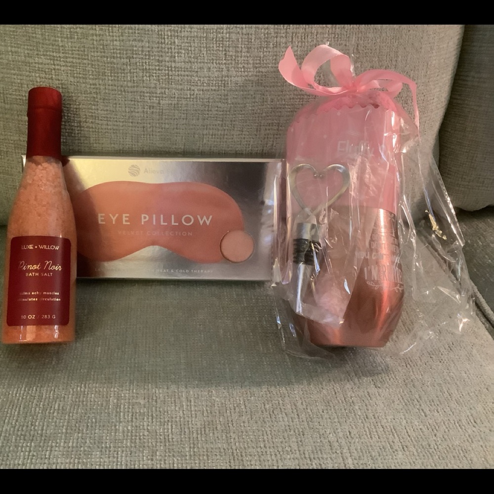NWOT! Spa bundle for Retiree!